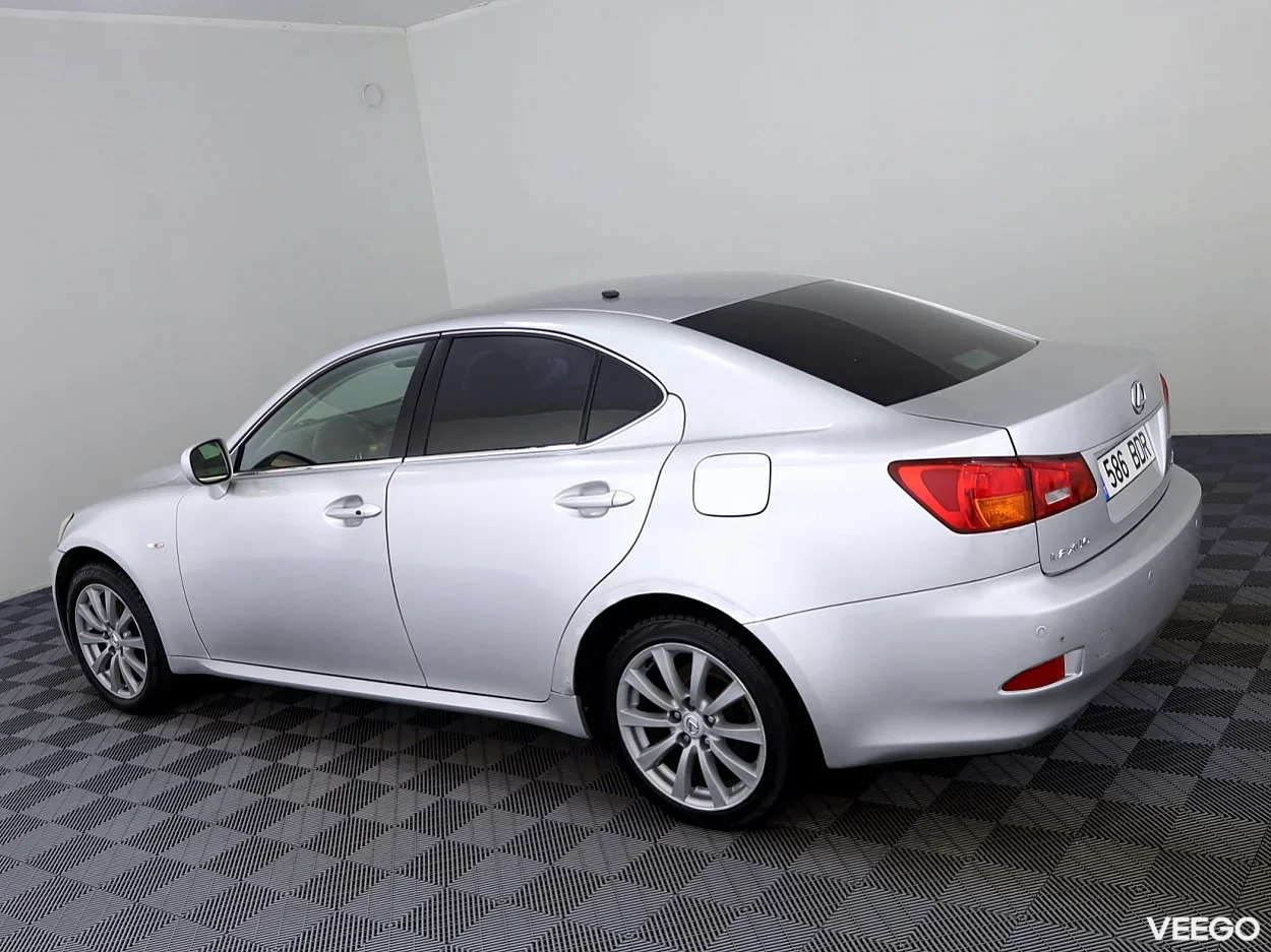 Lexus IS 220 2.2 130kW