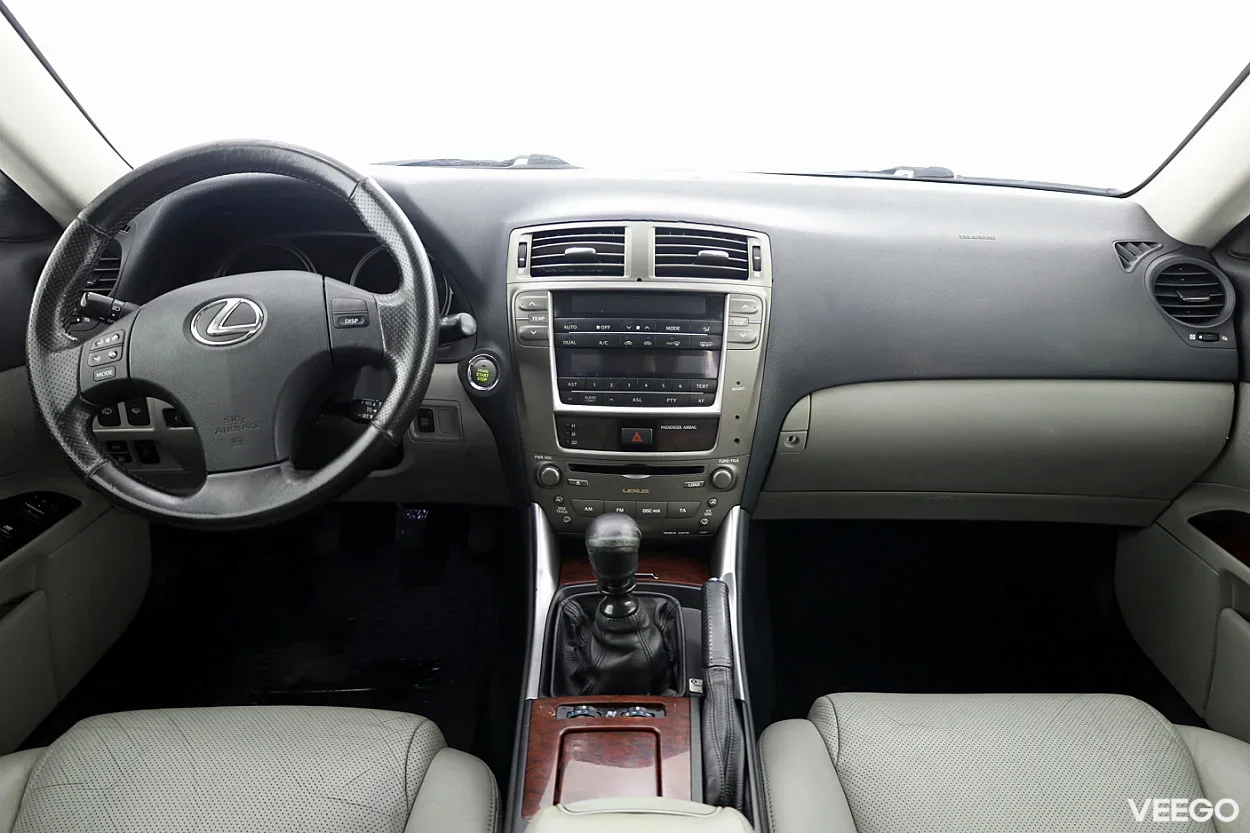 Lexus IS 220 2.2 130kW