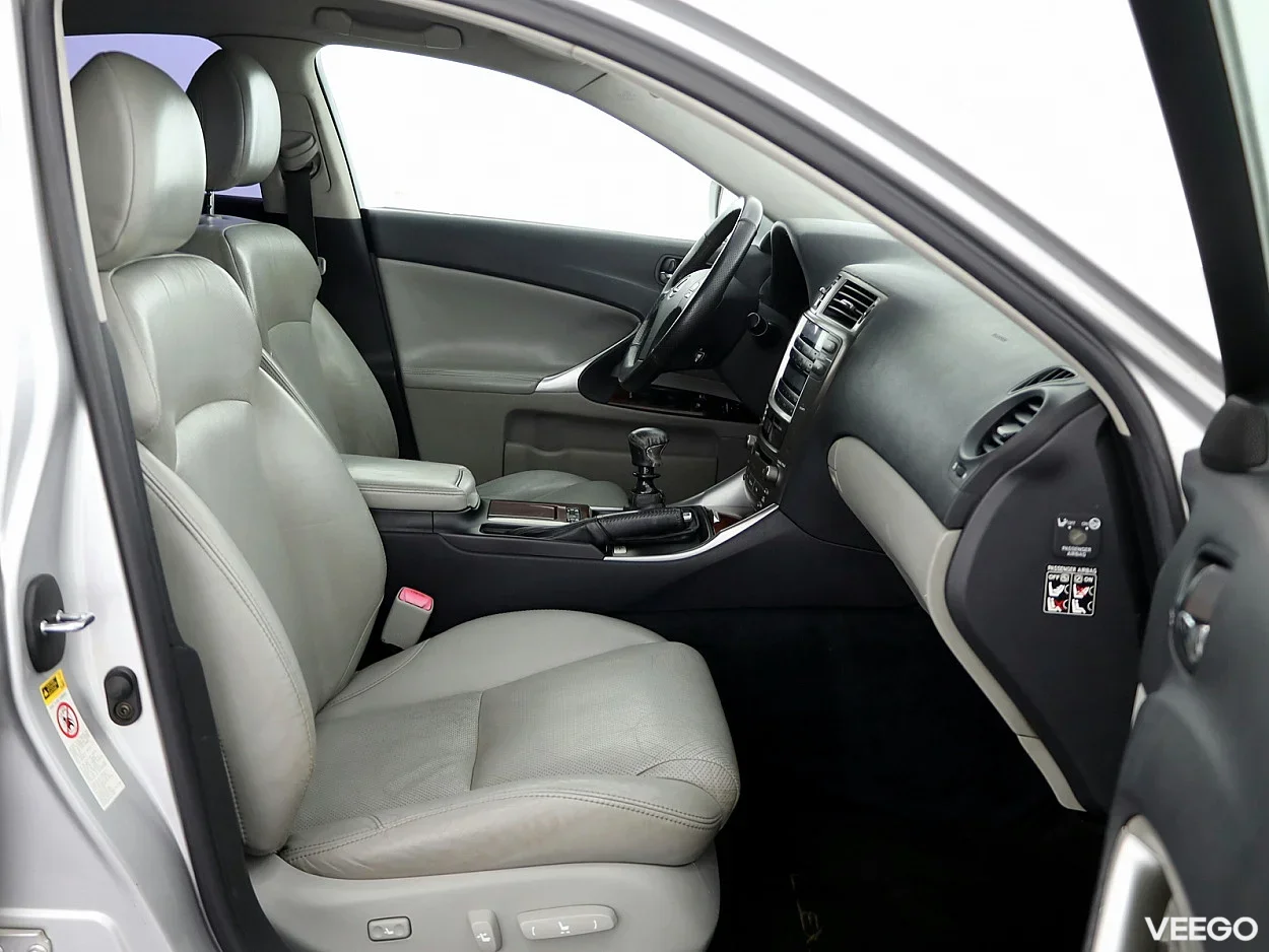 Lexus IS 220 2.2 130kW