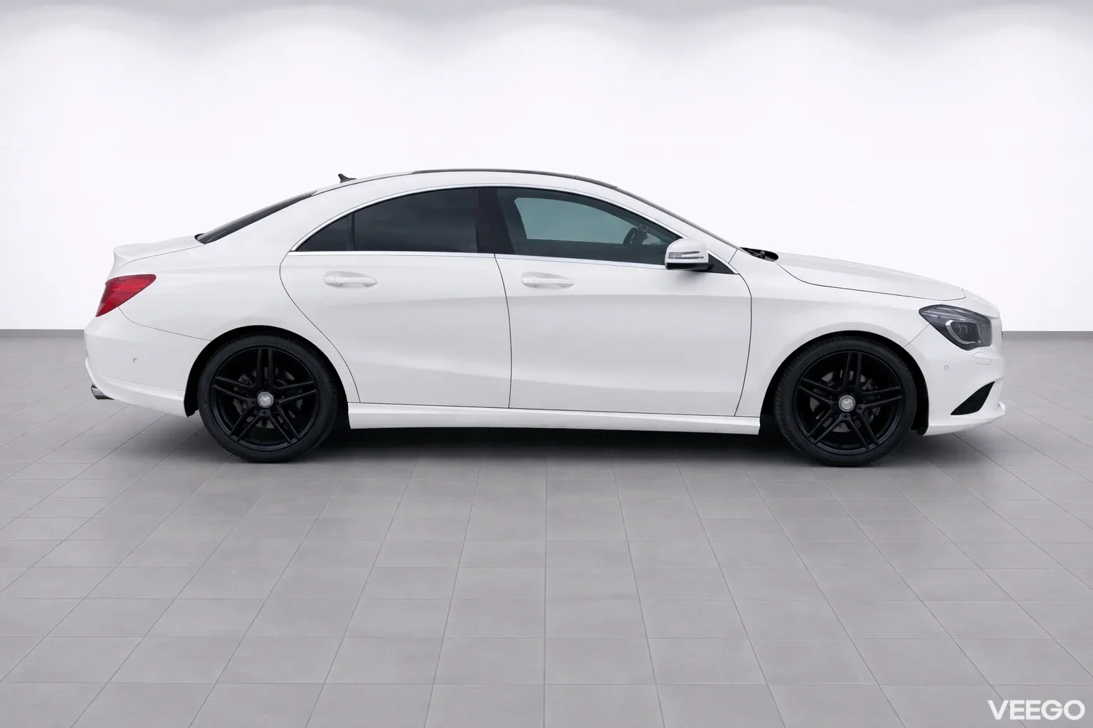 Mercedes-Benz CLA180 1.6 90kW