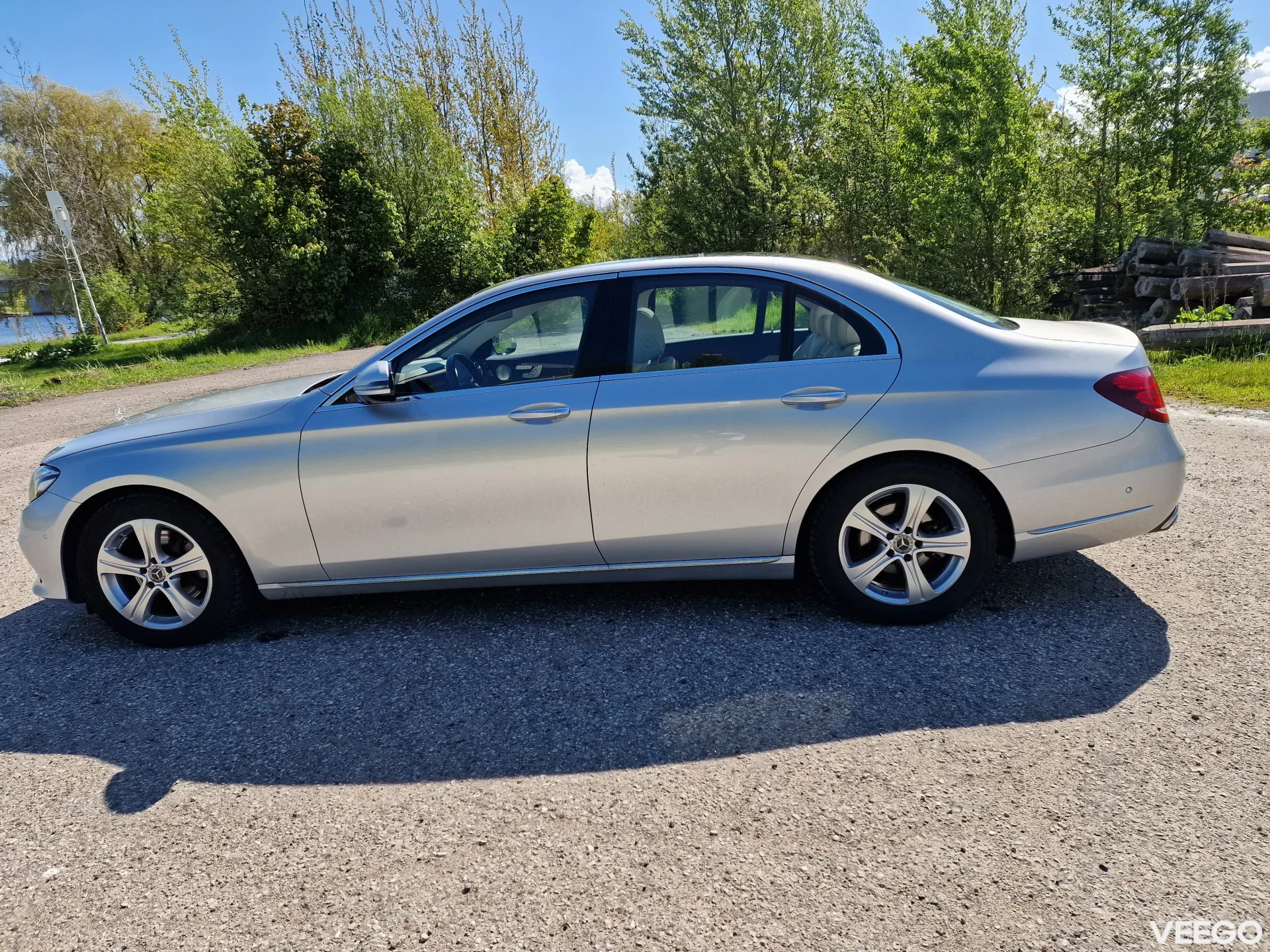 Mercedes-Benz E220 2.0 143kW