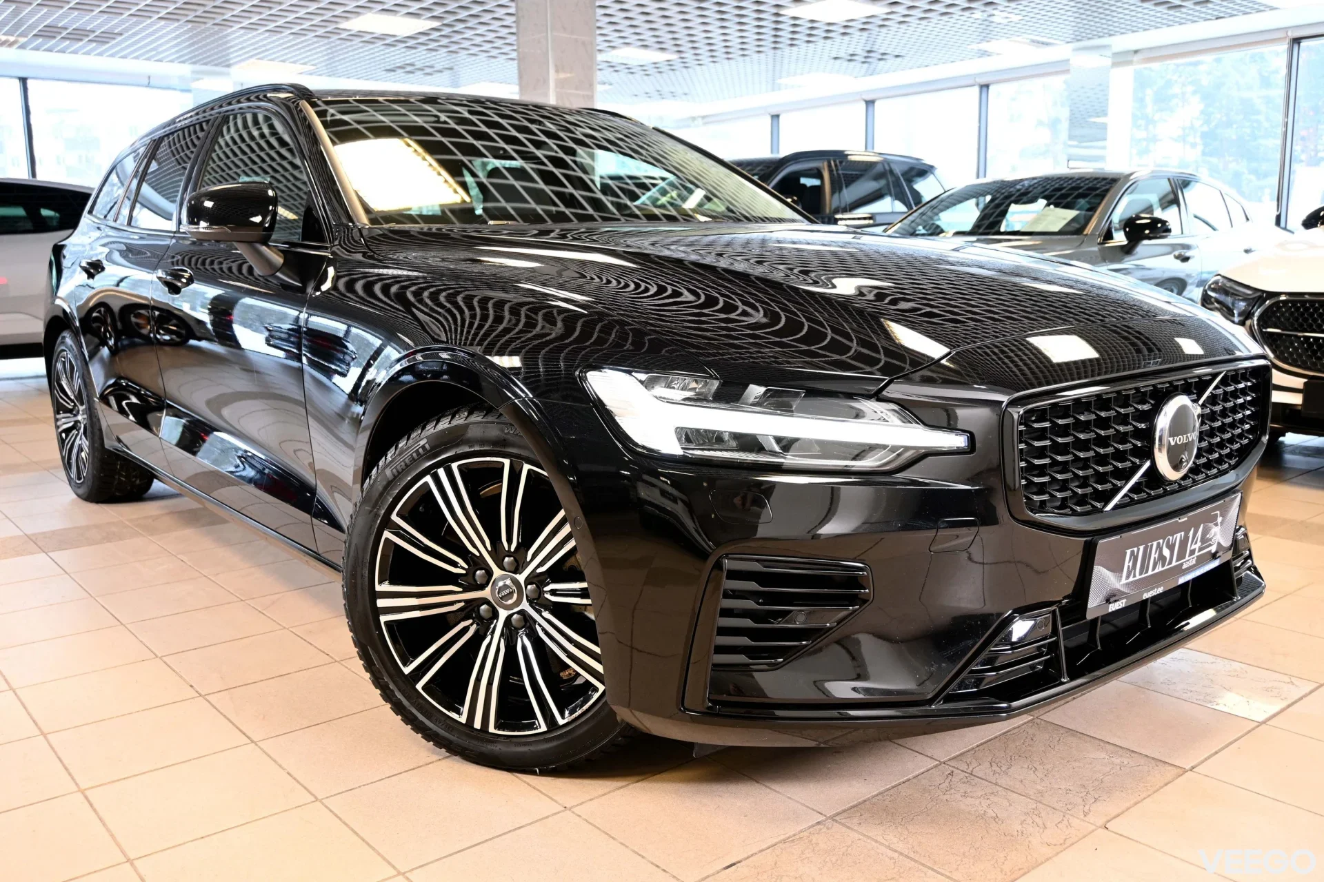 Volvo V60 AWD T6 H&K HUD DARK PLUS XENIUM INTELLI SAFE PRO 2 293kW