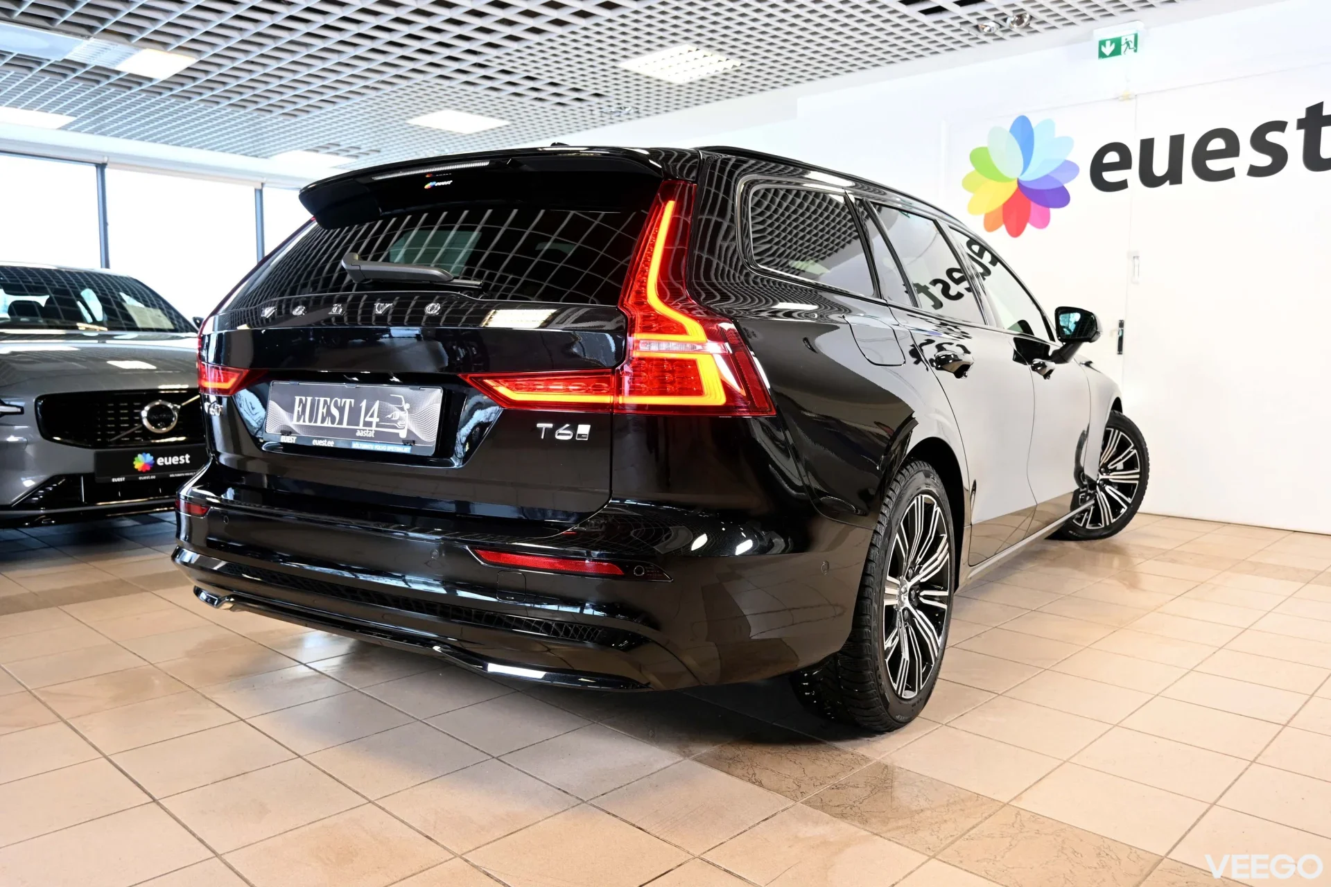 Volvo V60 AWD T6 H&K HUD DARK PLUS XENIUM INTELLI SAFE PRO 2 293kW