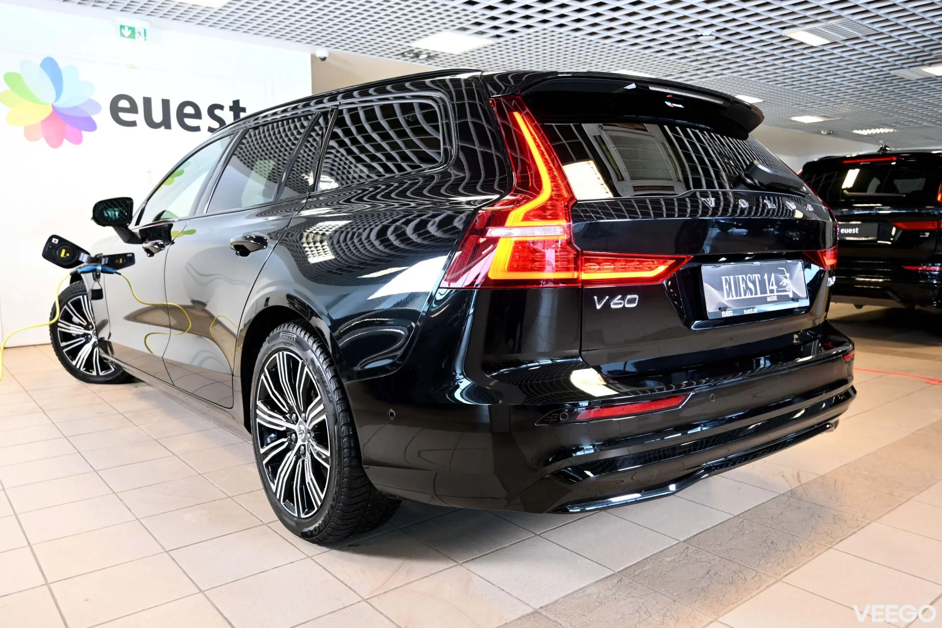 Volvo V60 AWD T6 H&K HUD DARK PLUS XENIUM INTELLI SAFE PRO 2 293kW