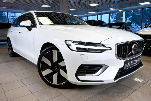 Image of Volvo V60 AWD T6 H&K HUD DARK PLUS XENIUM PRO INTELLI SAFE PRO 2 293kW