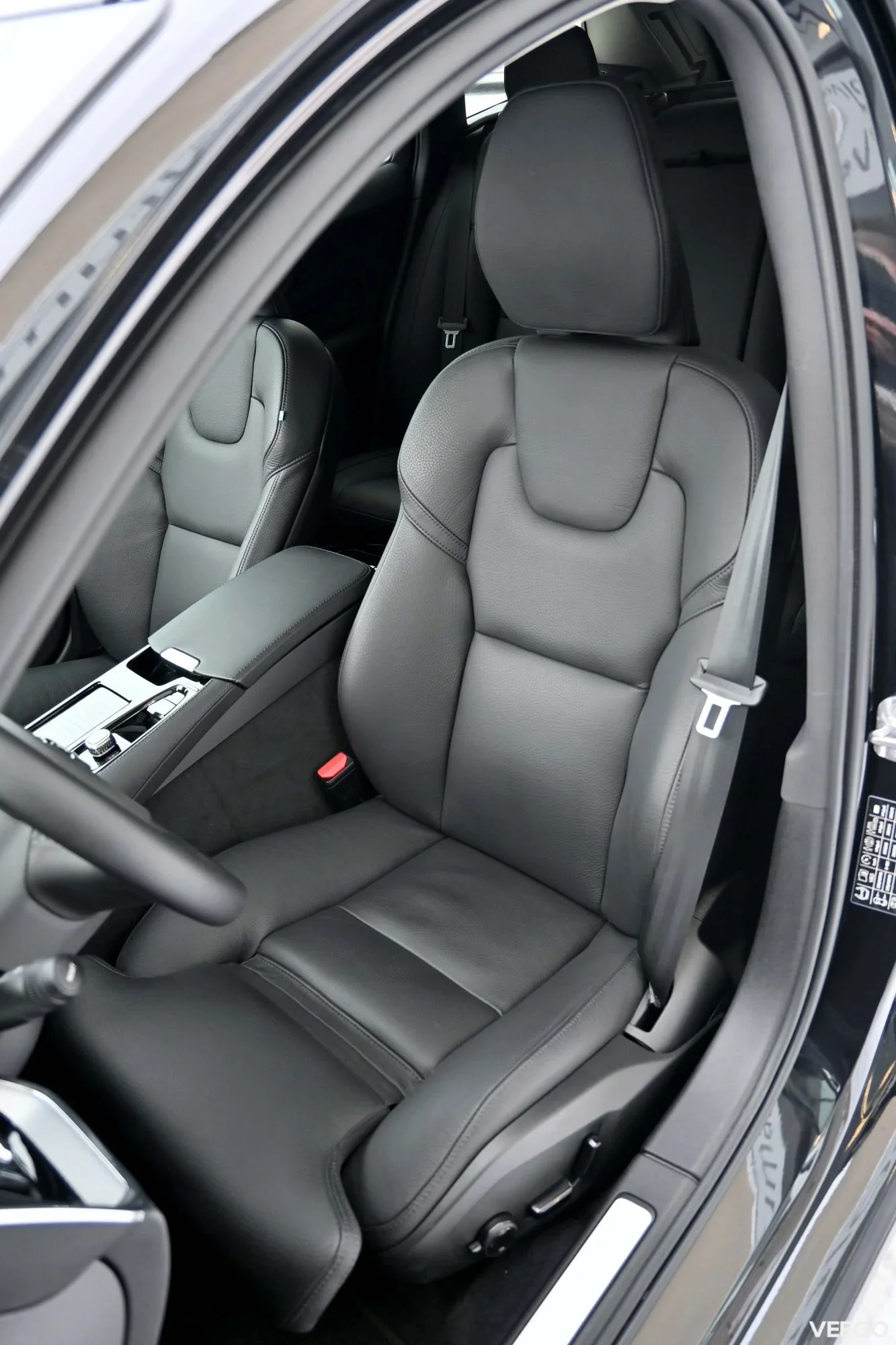 Volvo V60 AWD T6 H&K HUD DARK PLUS XENIUM INTELLI SAFE PRO 2 293kW