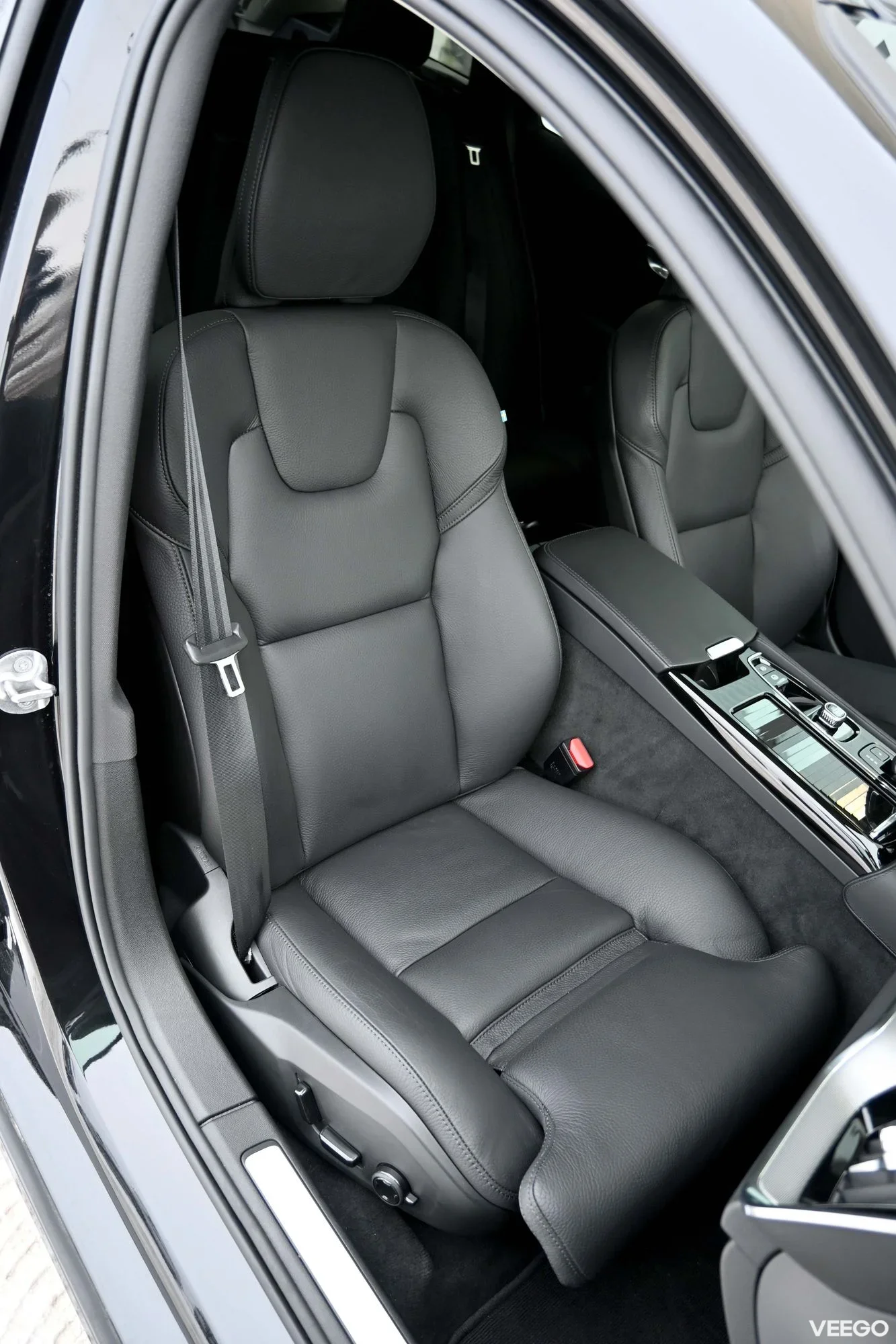 Volvo V60 AWD T6 H&K HUD DARK PLUS XENIUM INTELLI SAFE PRO 2 293kW