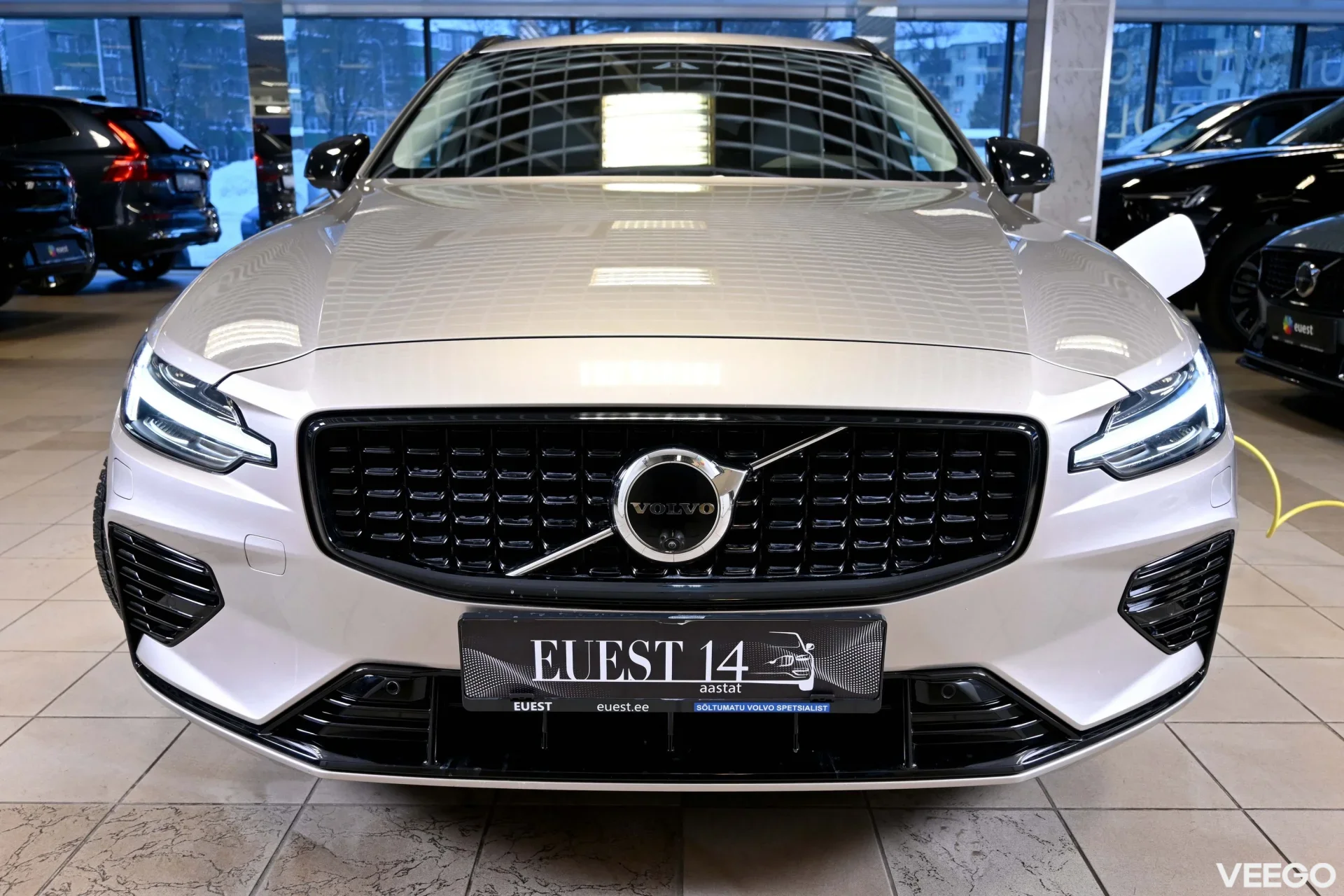 Volvo V60 AWD T6 H&K HUD DARK PLUS XENIUM INTELLI SAFE PRO 2 293kW