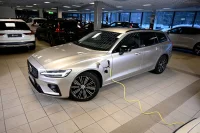 Volvo V60 AWD T6 H&K HUD DARK PLUS XENIUM INTELLI SAFE PRO 2 293kW thumbnail