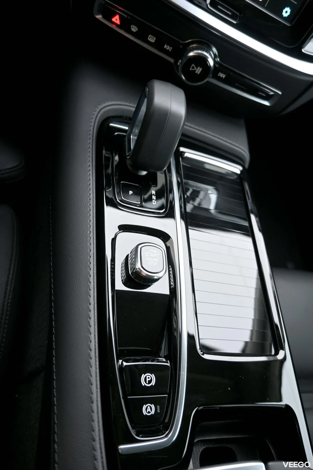 Volvo V60 AWD T6 H&K HUD DARK PLUS XENIUM INTELLI SAFE PRO 2 293kW