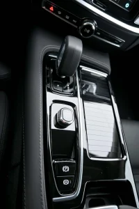 Volvo V60 AWD T6 H&K HUD DARK PLUS XENIUM INTELLI SAFE PRO 2 293kW thumbnail