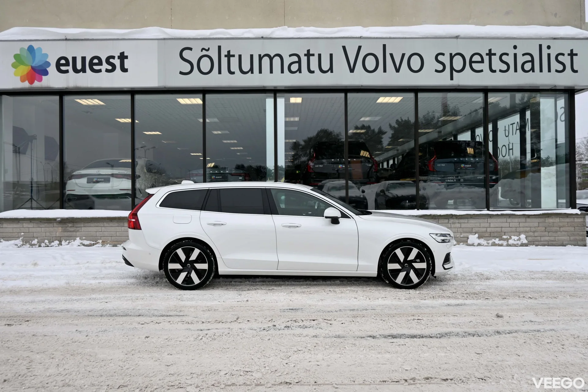Volvo V60 AWD T6 H&K HUD DARK PLUS XENIUM PRO INTELLI SAFE PRO 2 293kW