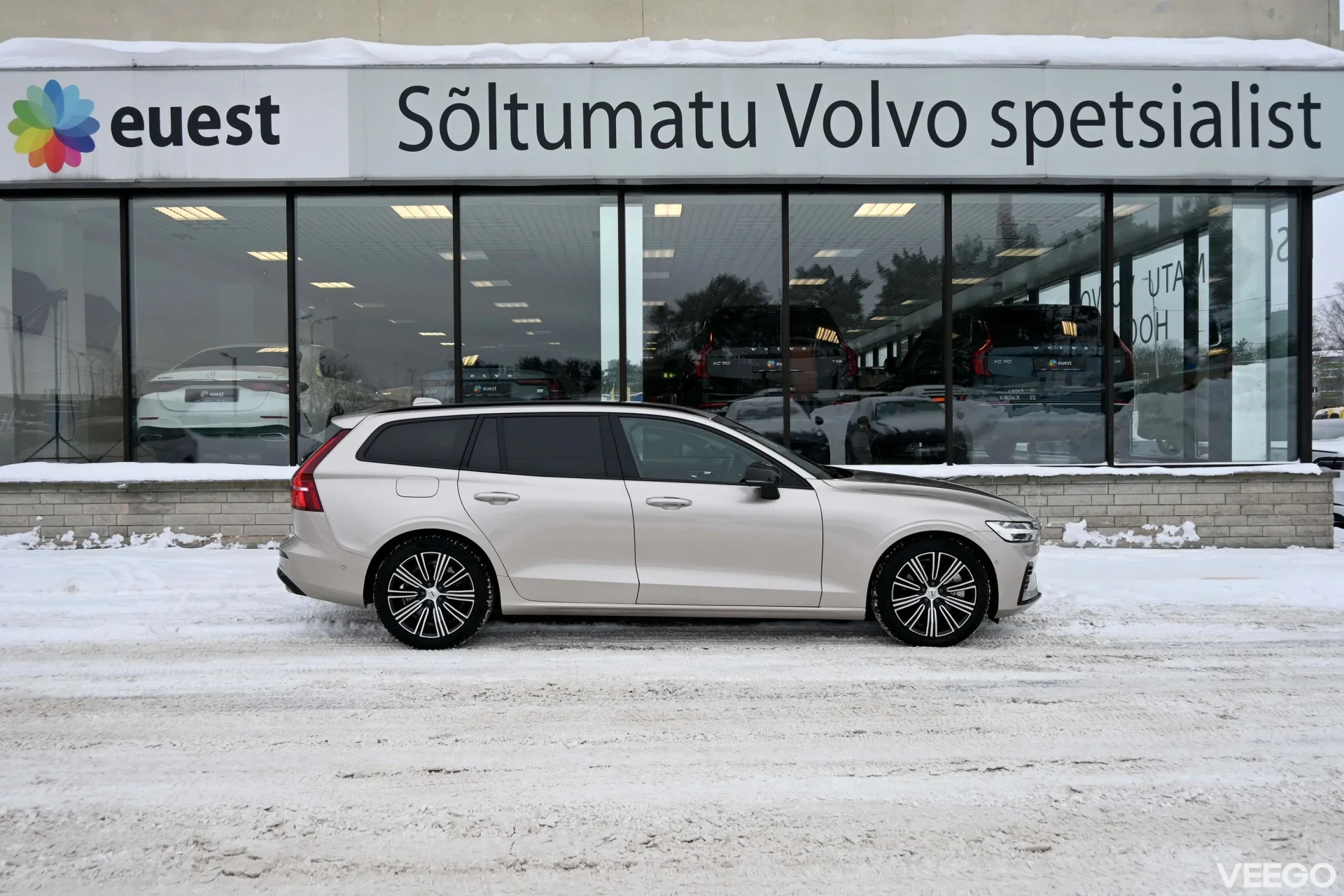 Volvo V60 AWD T6 H&K HUD DARK PLUS XENIUM INTELLI SAFE PRO 2 293kW