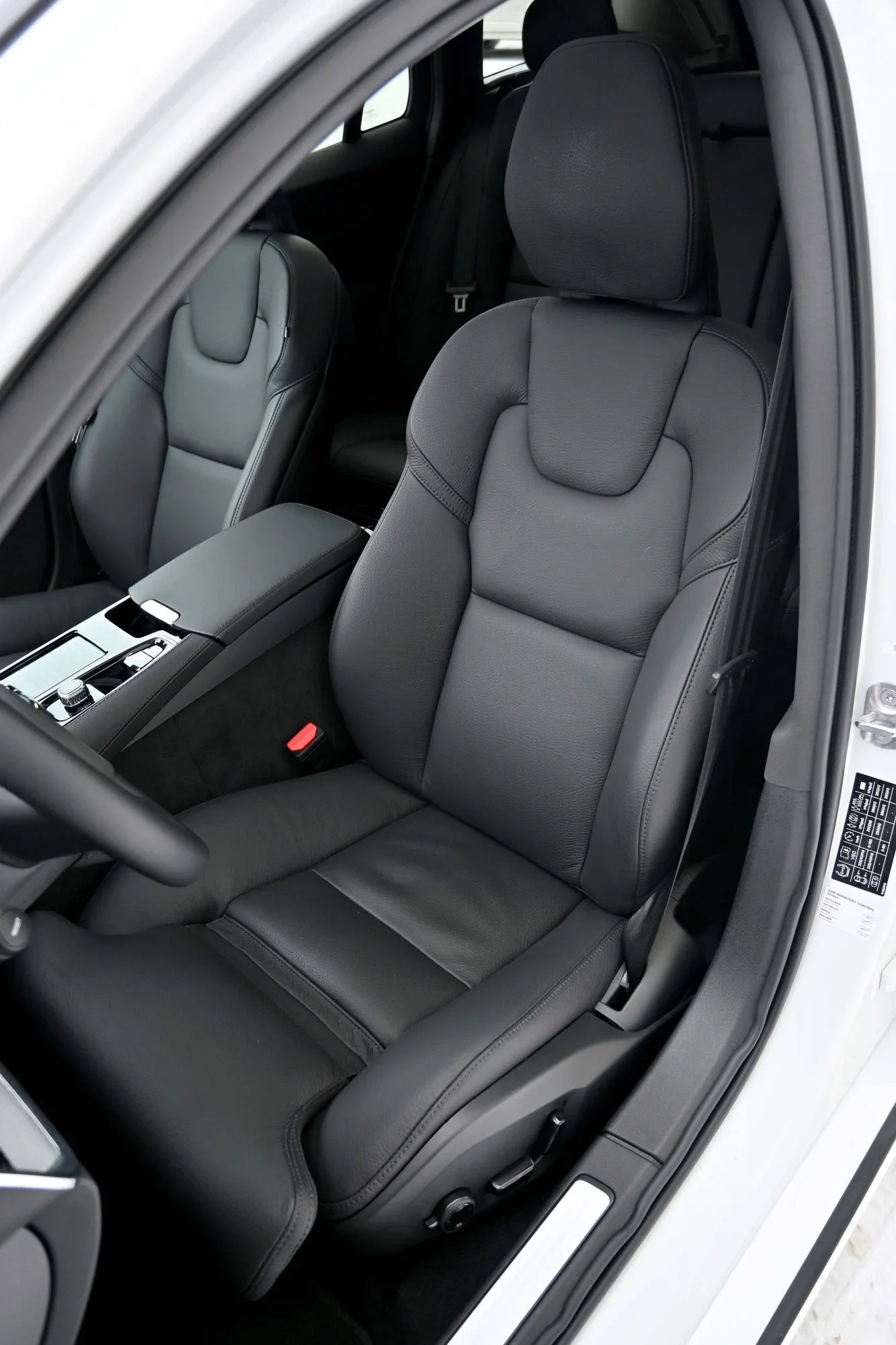 Volvo V60 AWD T6 H&K HUD DARK PLUS XENIUM PRO INTELLI SAFE PRO 2 293kW