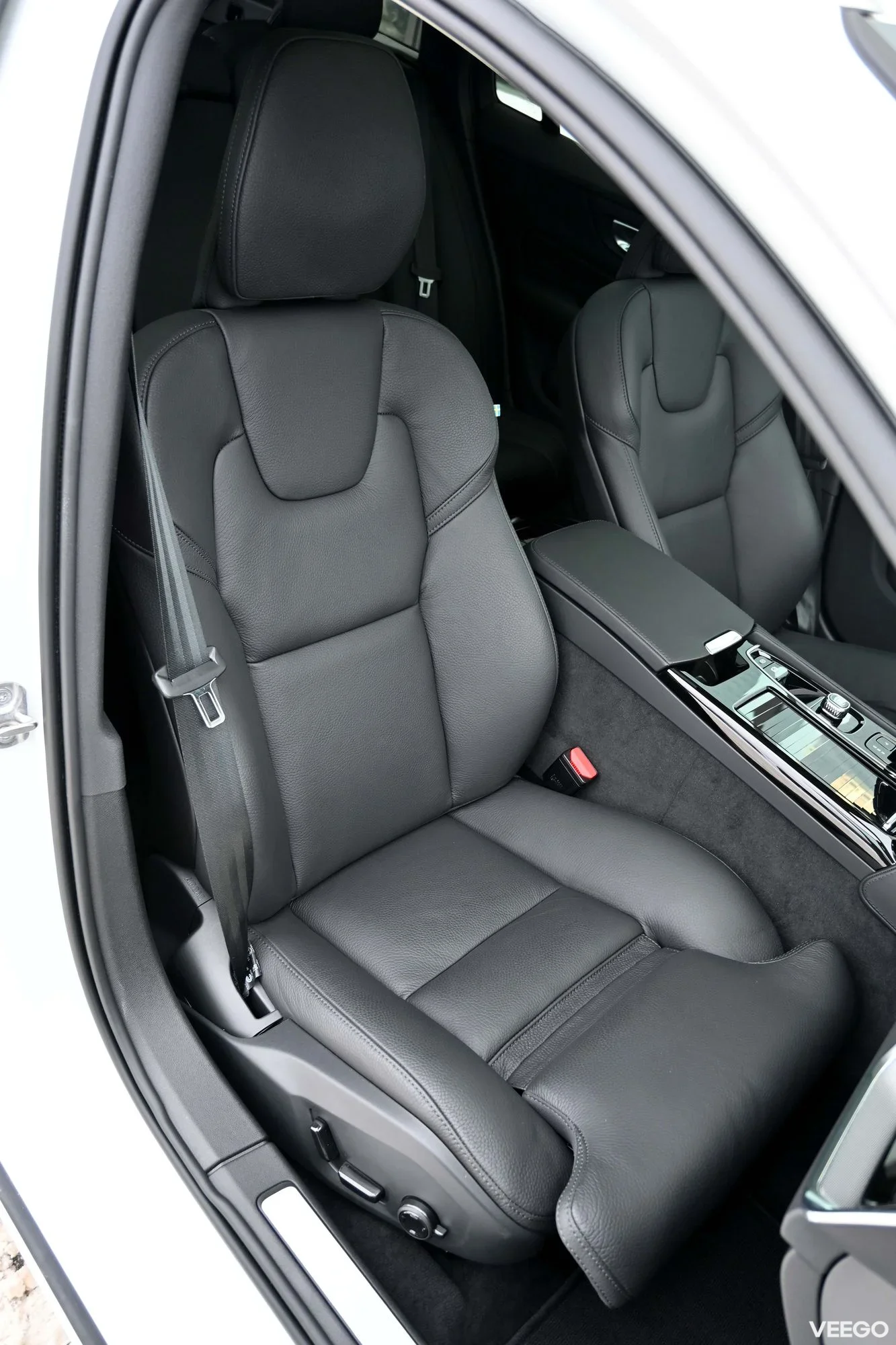 Volvo V60 AWD T6 H&K HUD DARK PLUS XENIUM PRO INTELLI SAFE PRO 2 293kW