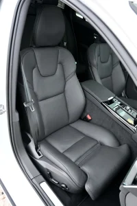 Volvo V60 AWD T6 H&K HUD DARK PLUS XENIUM PRO INTELLI SAFE PRO 2 293kW thumbnail