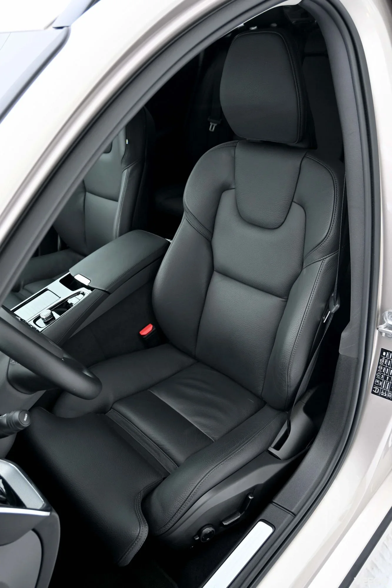 Volvo V60 AWD T6 H&K HUD DARK PLUS XENIUM INTELLI SAFE PRO 2 293kW