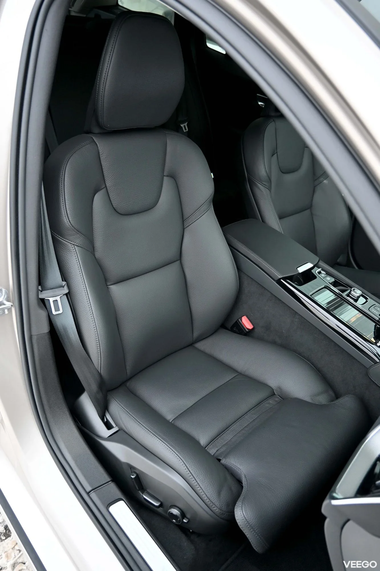 Volvo V60 AWD T6 H&K HUD DARK PLUS XENIUM INTELLI SAFE PRO 2 293kW