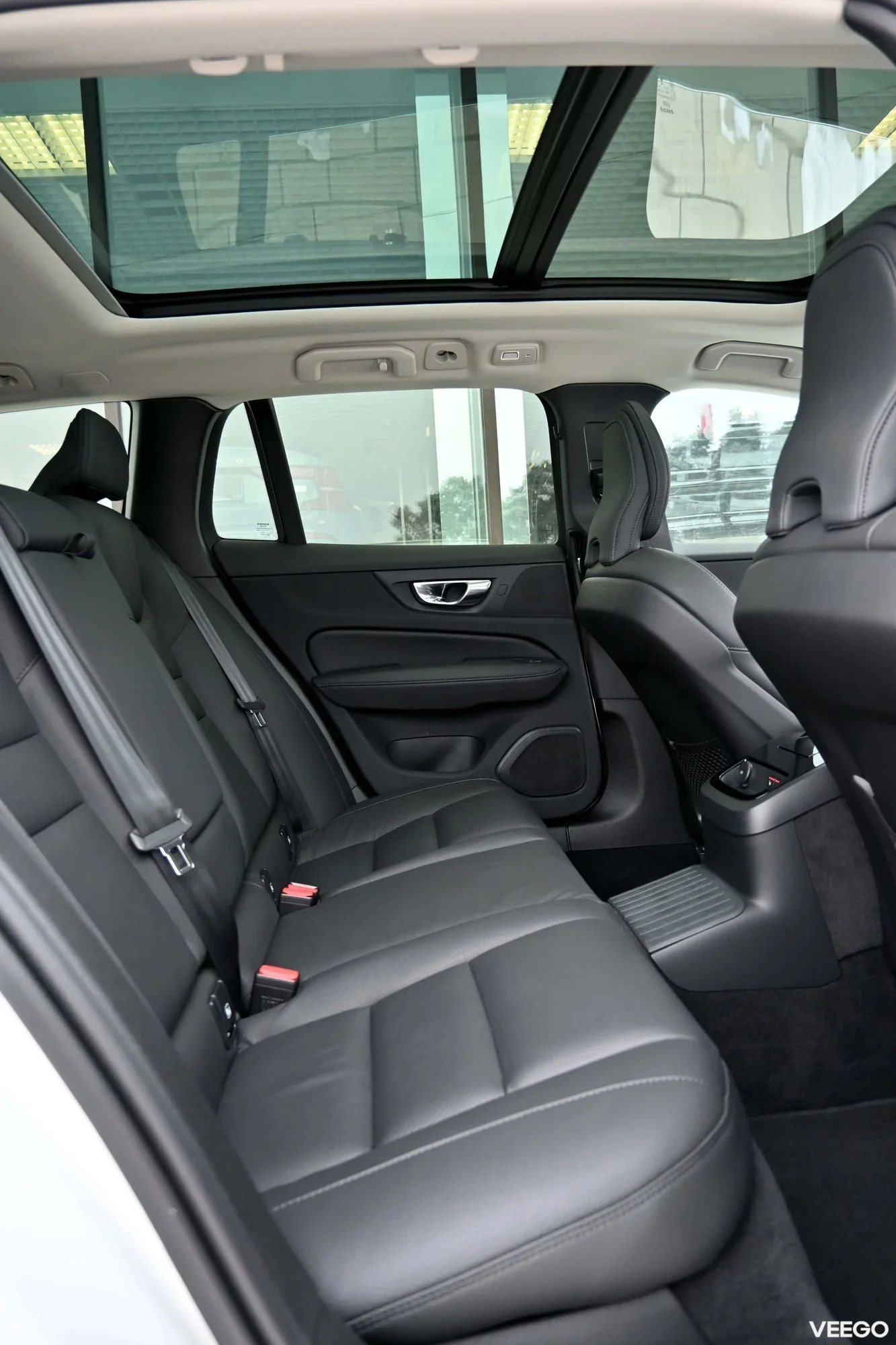 Volvo V60 AWD T6 H&K HUD DARK PLUS XENIUM PRO INTELLI SAFE PRO 2 293kW