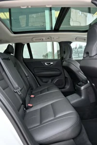 Volvo V60 AWD T6 H&K HUD DARK PLUS XENIUM PRO INTELLI SAFE PRO 2 293kW thumbnail