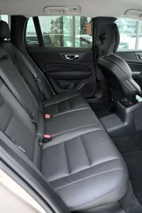 Volvo V60 AWD T6 H&K HUD DARK PLUS XENIUM INTELLI SAFE PRO 2 293kW thumbnail