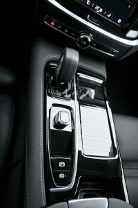 Volvo V60 AWD T6 H&K HUD DARK PLUS XENIUM INTELLI SAFE PRO 2 293kW thumbnail