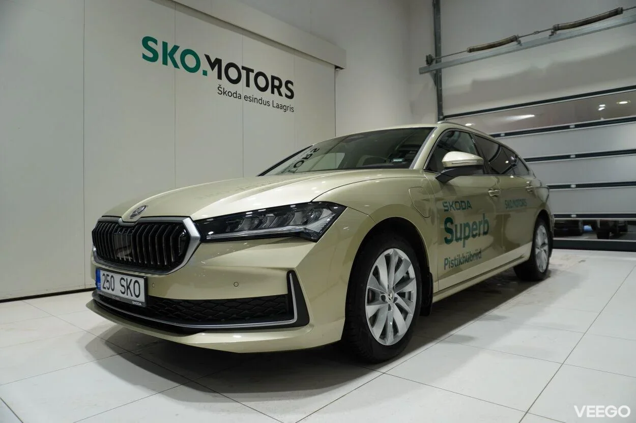 Skoda Superb SELECTION COMBI PHEV 1.5 110kW