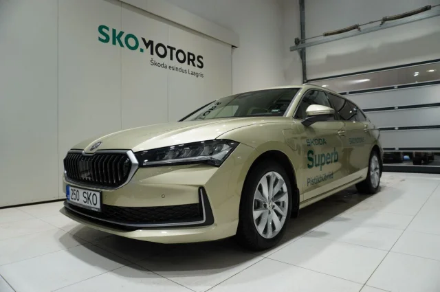 Image of Skoda Superb SELECTION COMBI PHEV 1.5 110kW