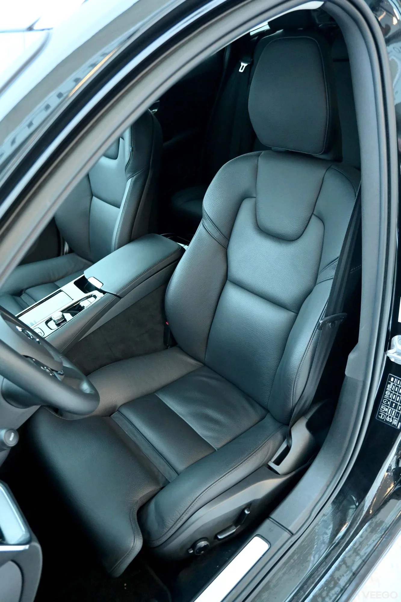 Volvo V60 AWD T6 DARK PLUS INTELLI SAFE PRO GOOGLE 2 293kW