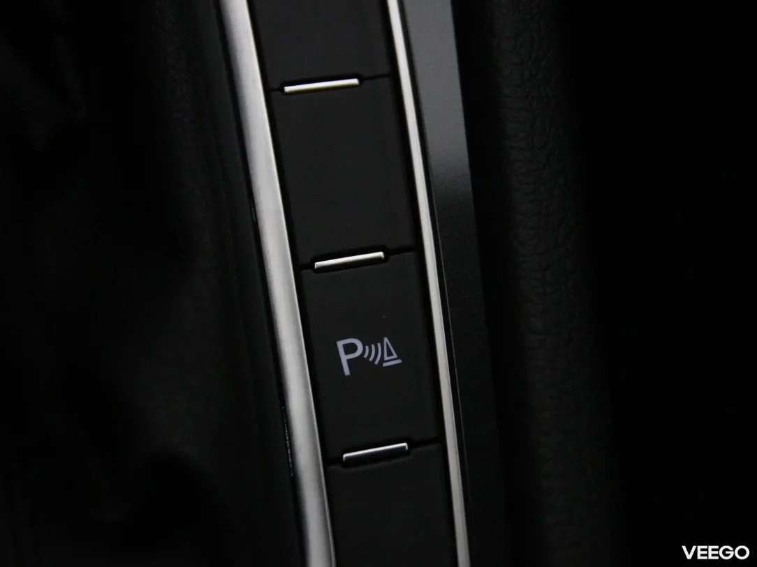 Volkswagen Golf 1.6 85kW