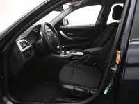 BMW 318 2 110kW thumbnail