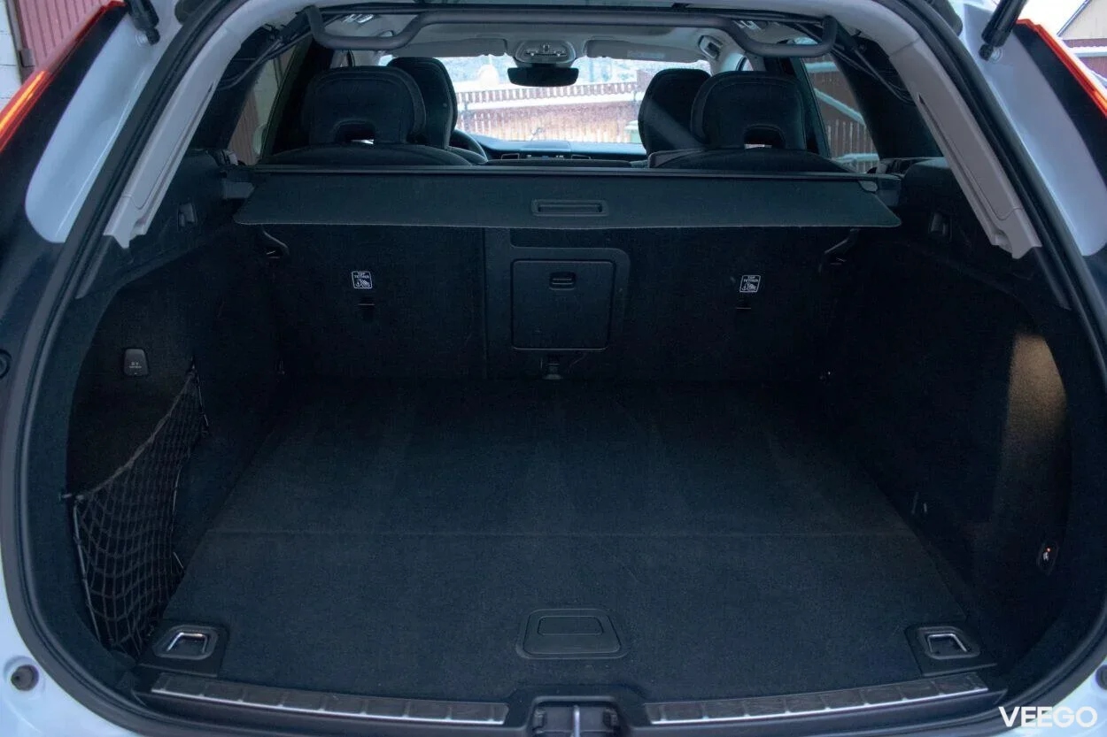 Volvo XC60 T6 Recharge Bright Intelli Safe Sky Wntr 2 293kW