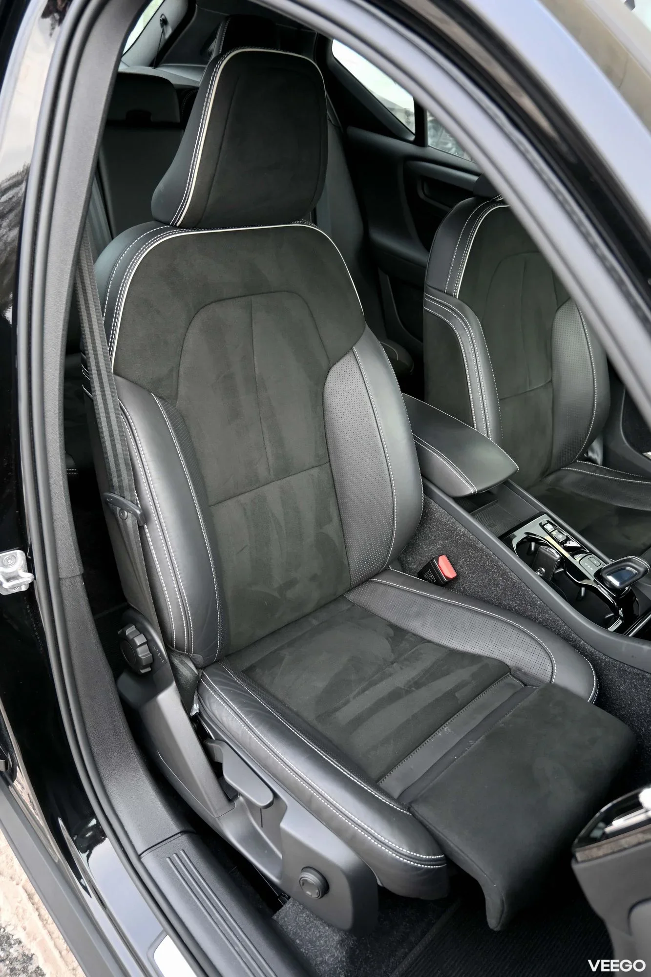 Volvo XC40 T4 RECHARGE R-DESIGN INTELLI SAFE PRO MY21 1.5 155kW