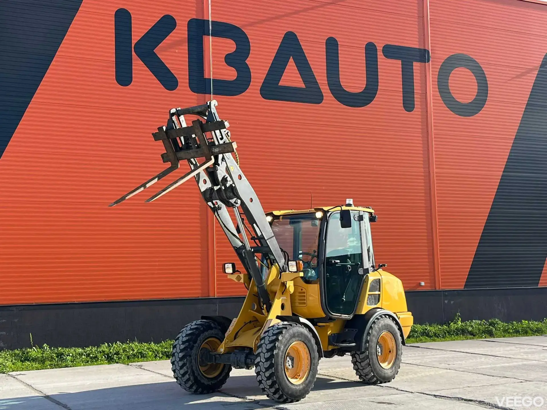 Volvo L-Series BUCKET & FORKS 36kW