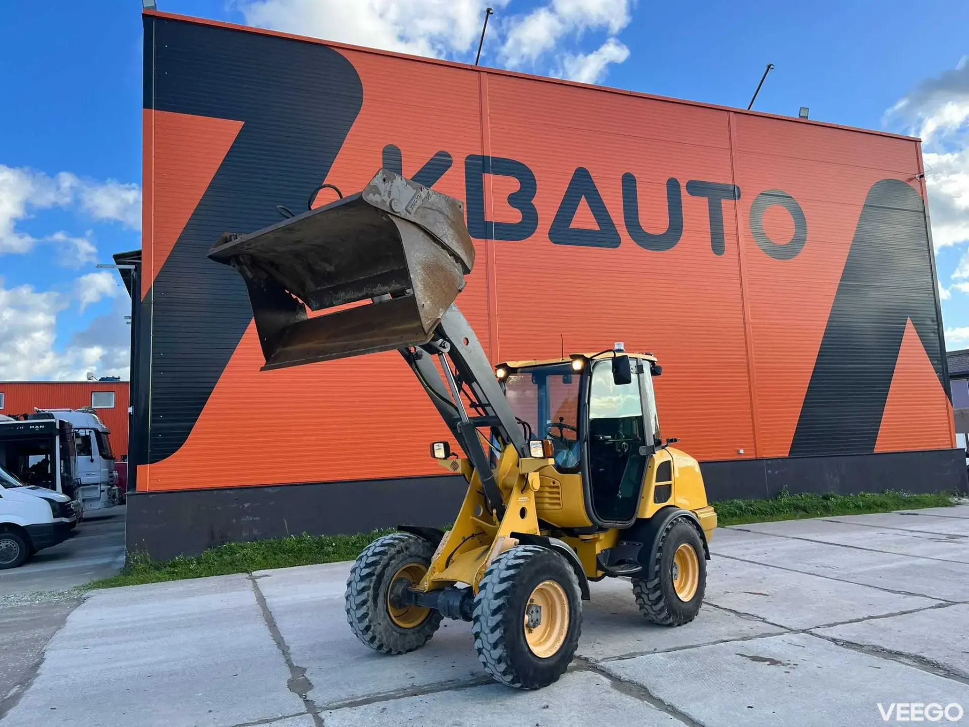 Volvo L-Series BUCKET & FORKS 36kW