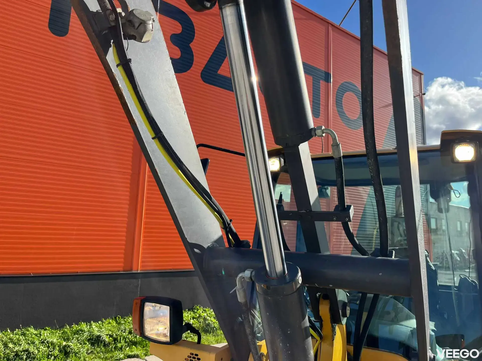 Volvo L-Series BUCKET & FORKS 36kW