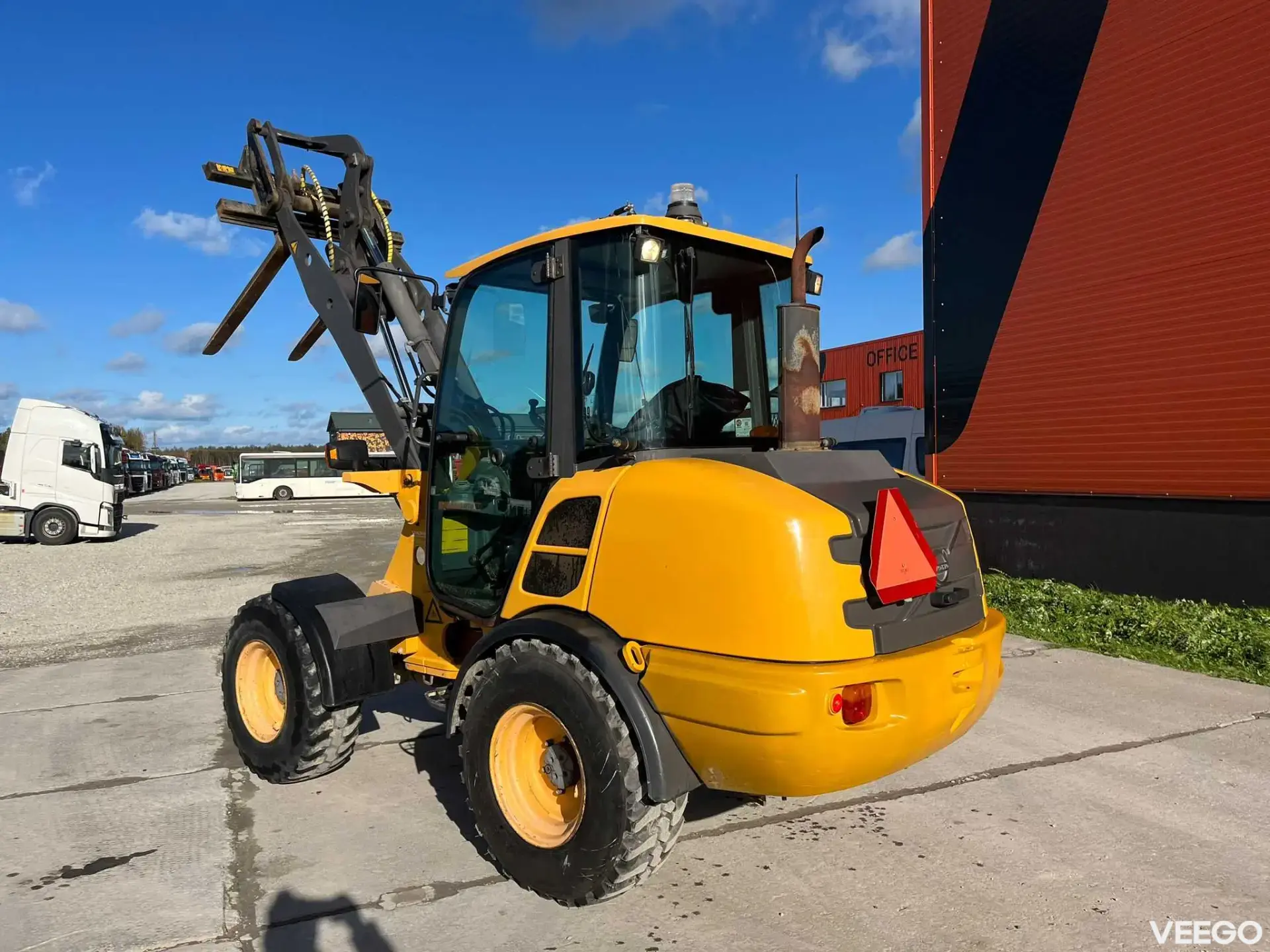Volvo L-Series BUCKET & FORKS 36kW