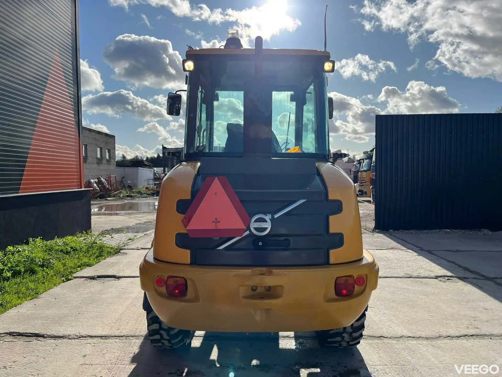 Volvo L-Series BUCKET & FORKS 36kW