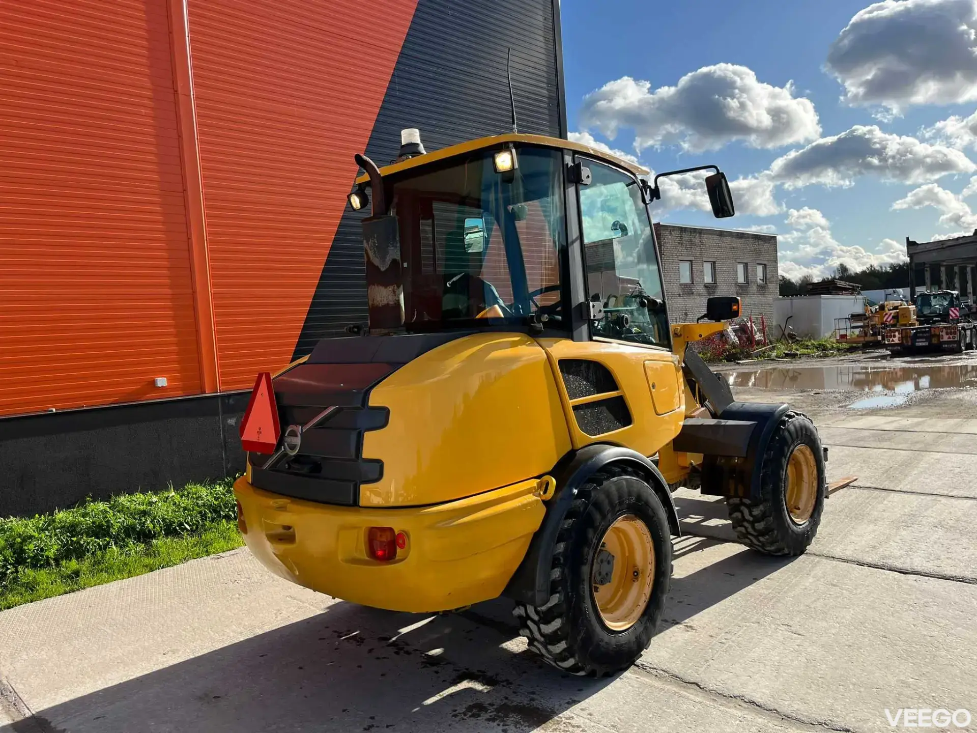 Volvo L-Series BUCKET & FORKS 36kW