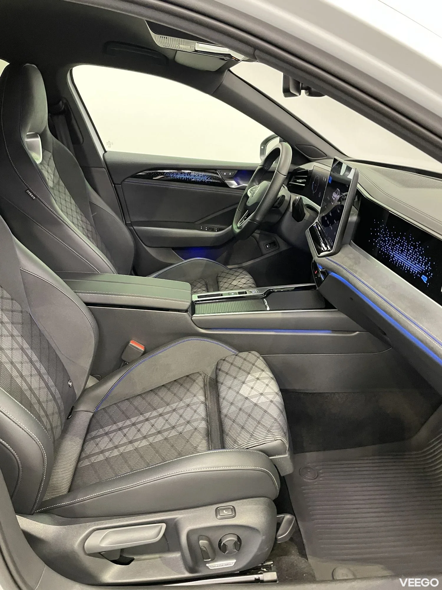 Volkswagen Passat Variant 4Motion R-Line Black Style 2 142kW