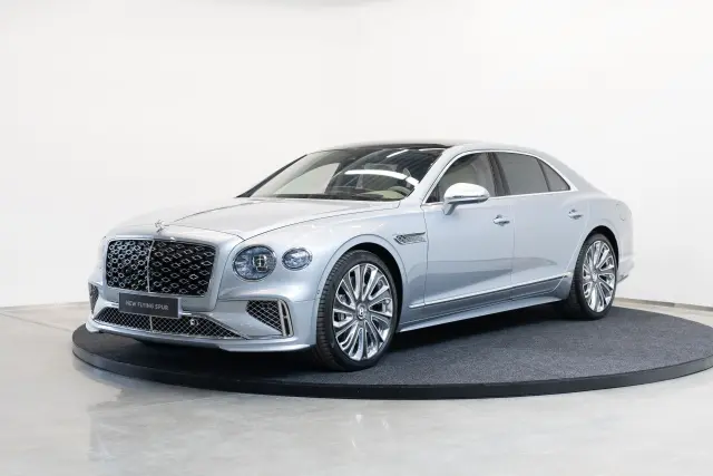Image of Bentley FLYING SPUR V8 Mulliner PHEV 8-k aut. 4 575kW