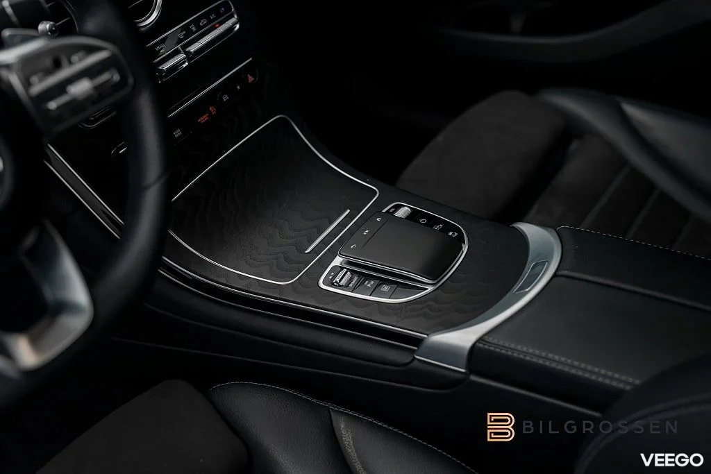 Mercedes-Benz GLC200 300 e Coupé 4MATIC AMG Line Taklucka Night 235kW