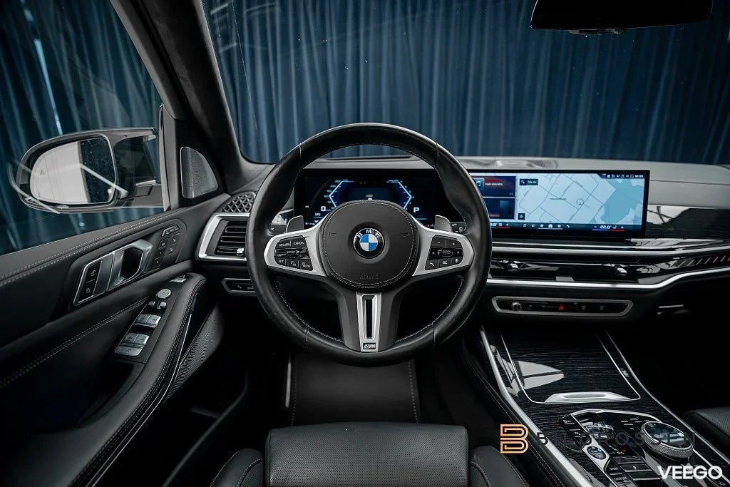 BMW X7 M60i xDrive M Sport Pro Exklusiv 3.99% Sky Lounge B&W MOMS 390kW