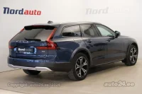 Volvo V90 Cross Country B5 AWD 2 184kW thumbnail