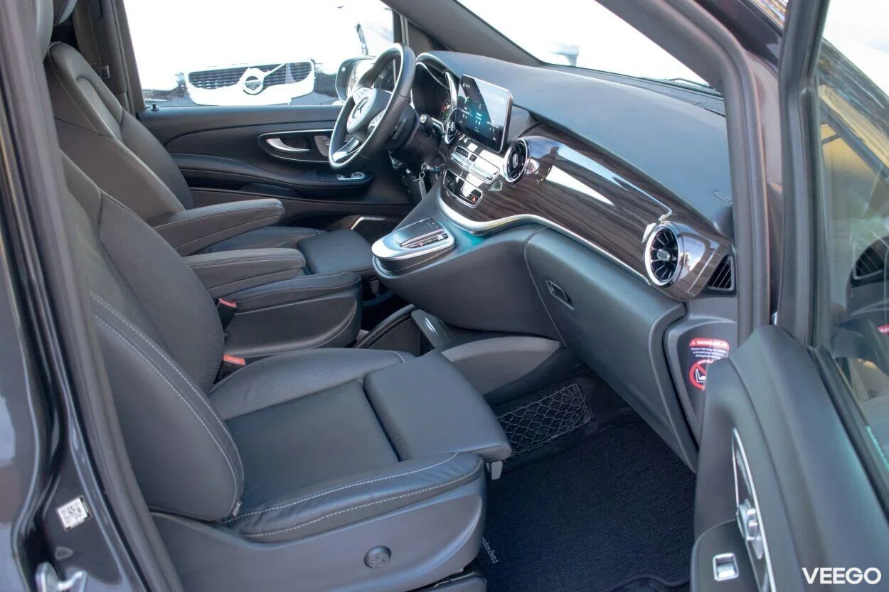 Mercedes-Benz V300 4M AMG Night Assist Wntr 6K 2 174kW