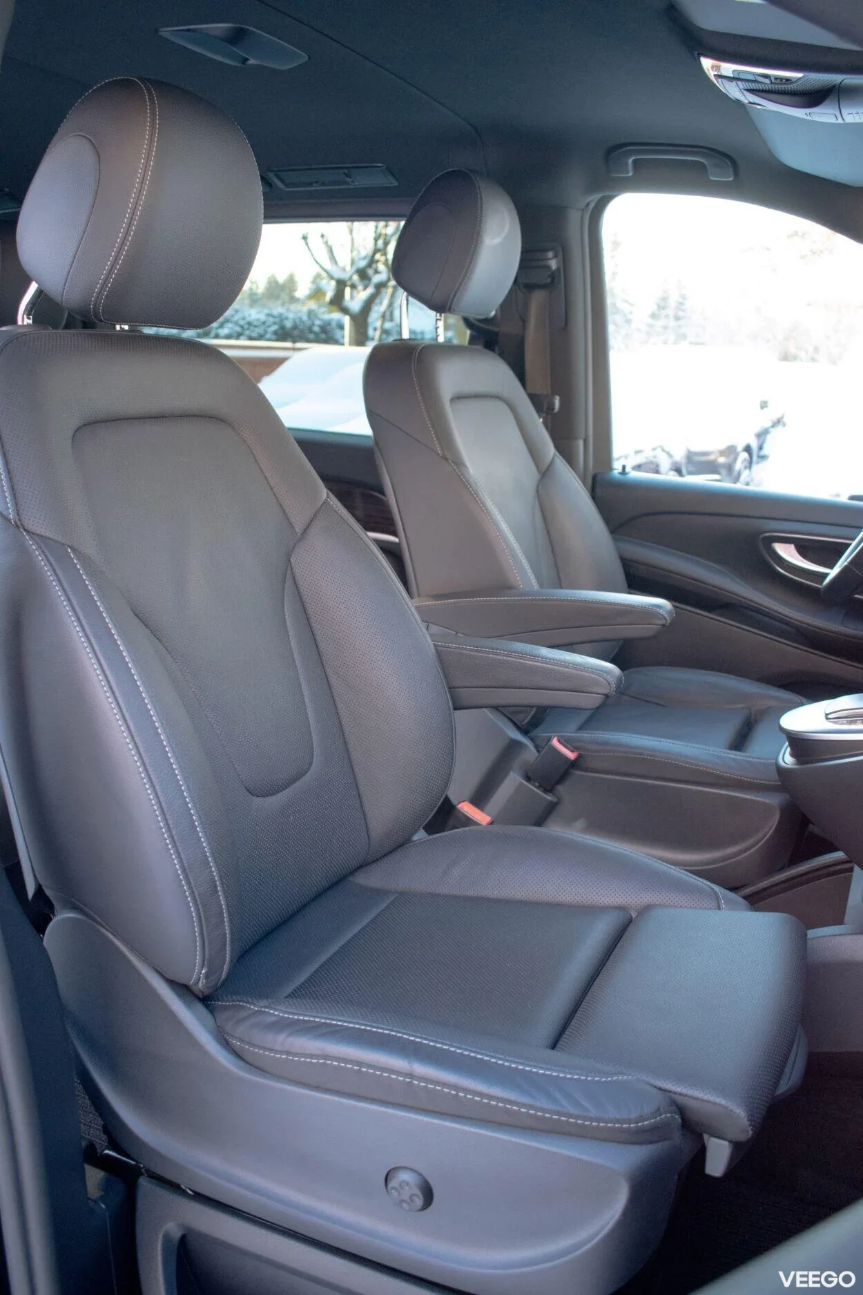 Mercedes-Benz V300 4M AMG Night Assist Wntr 6K 2 174kW