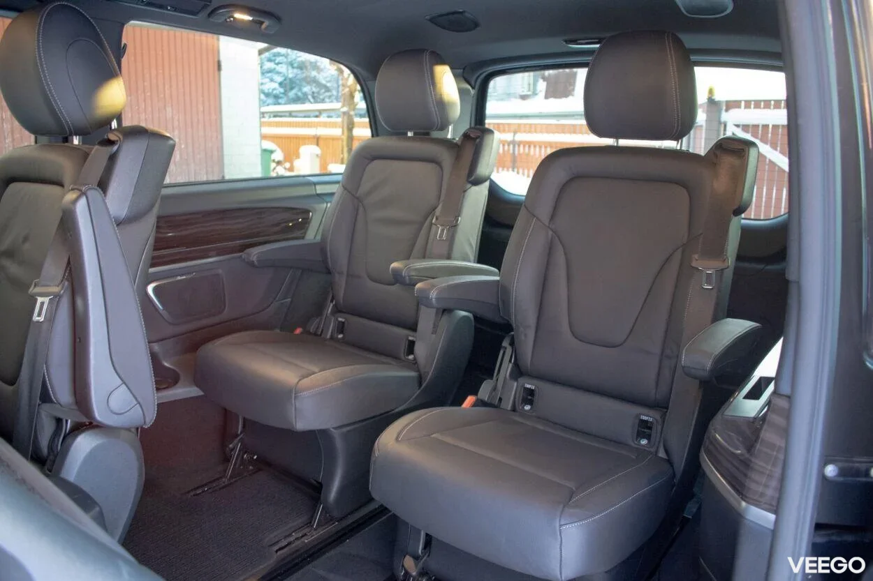 Mercedes-Benz V300 4M AMG Night Assist Wntr 6K 2 174kW