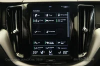 Volvo XC60 T8 Recharge R-Design AWD 2 288kW thumbnail