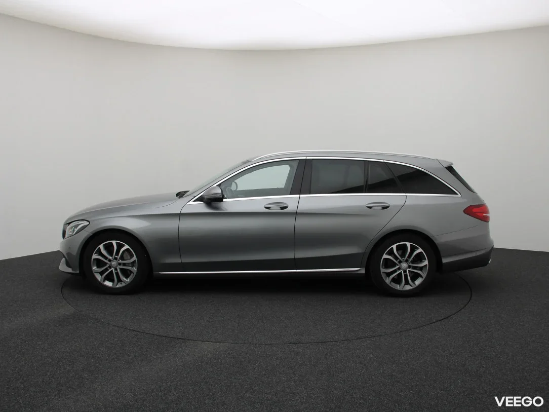 Mercedes-Benz C350 2 205kW
