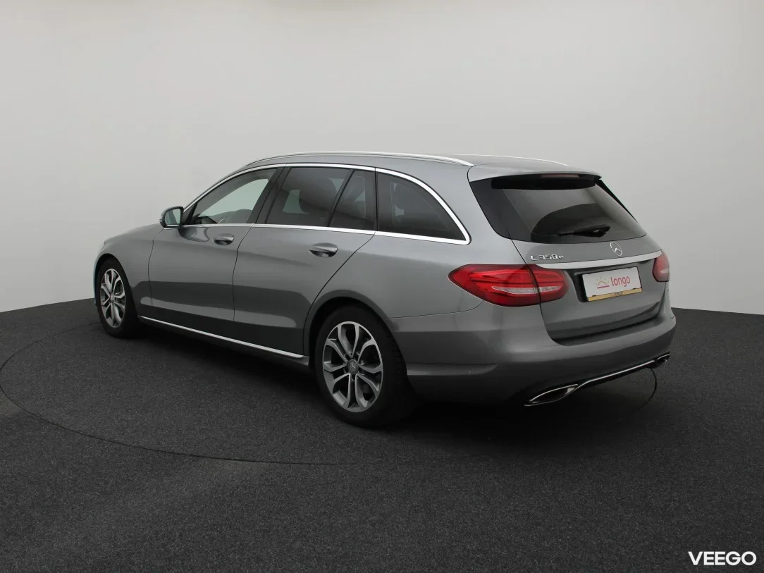 Mercedes-Benz C350 2 205kW